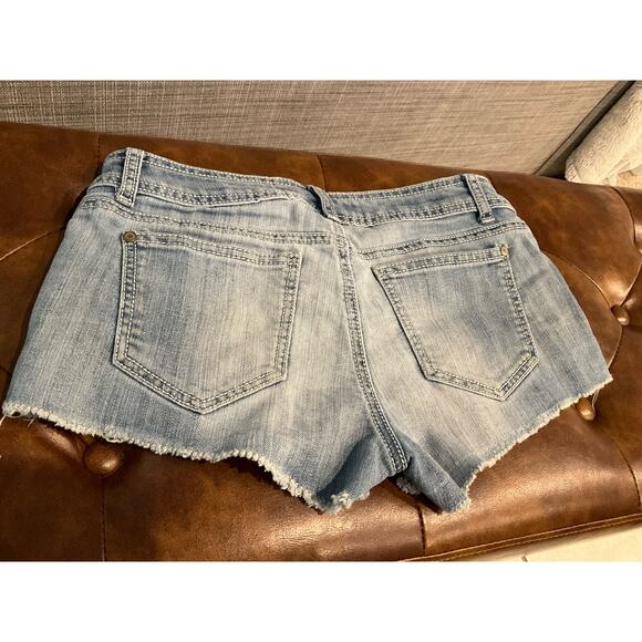 Hot kiss "Cici short" distressed light wash short shorts sz 3 - Picture 3 of 3